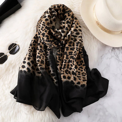 Sofia Amoretti Thin Scarf with Leopard Pattern