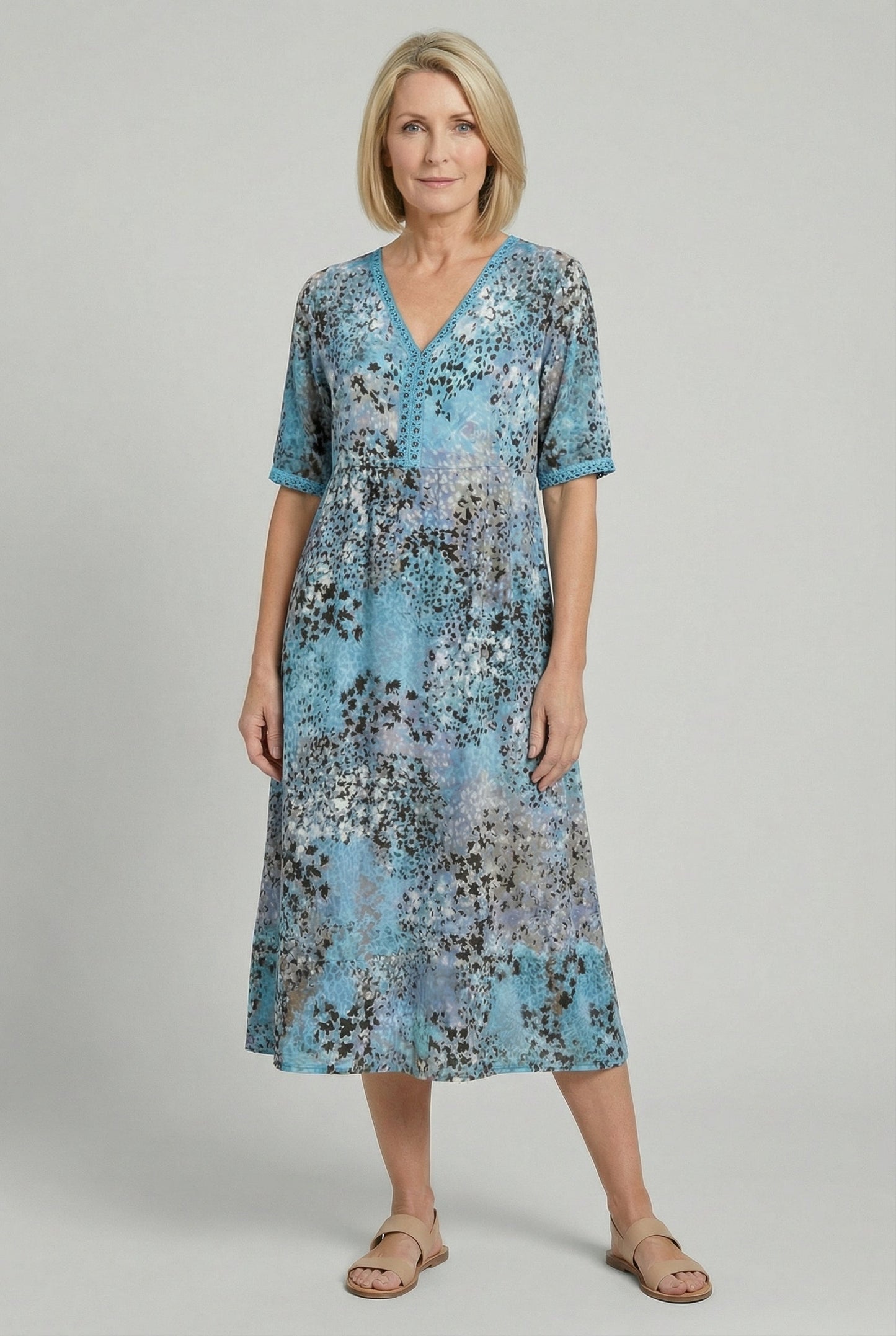 Relaxed Floral Print Midi Dress with Pockets — Short Sleeve